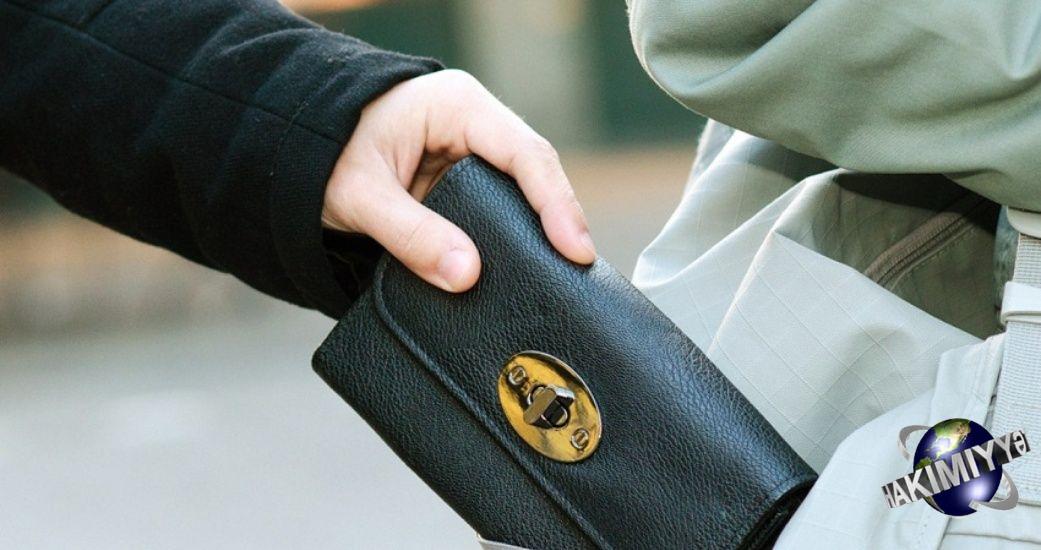 Marşrut avtobusda keçmiş məhkum 4 sərnişini qarət edib