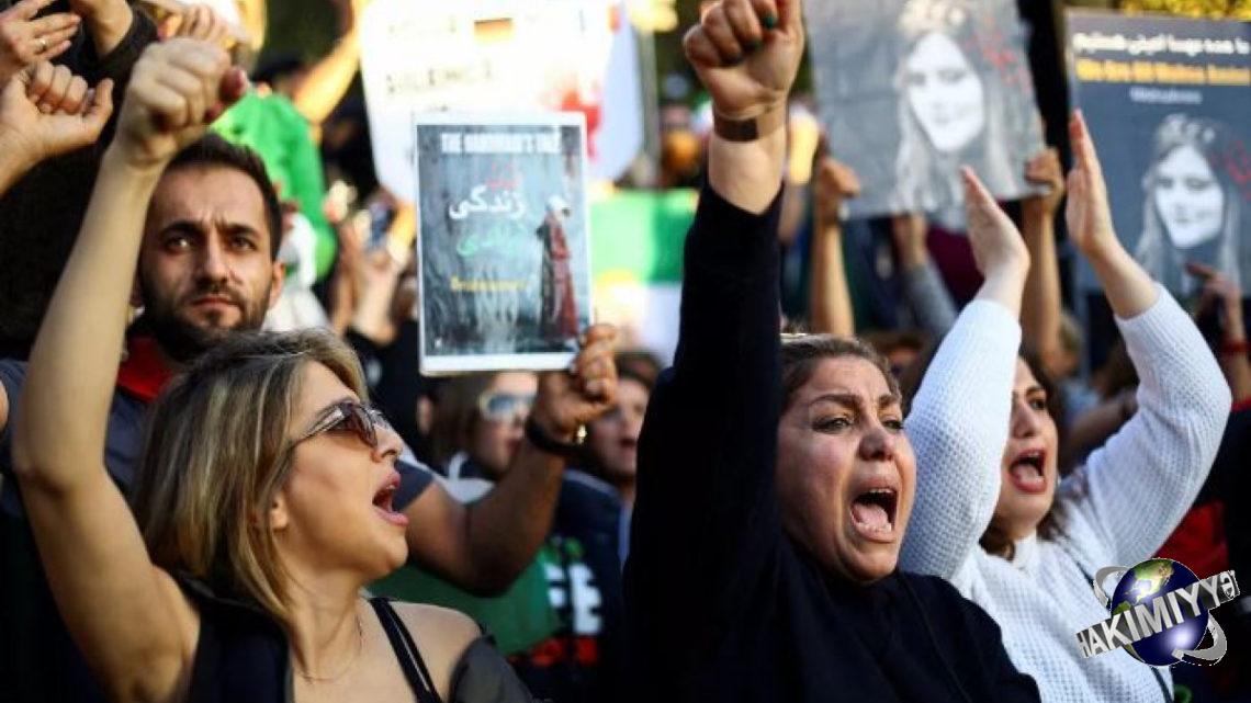 İranın Almaniyadakı Səfirliyinin qarşısında etirazçılara hücum edilib