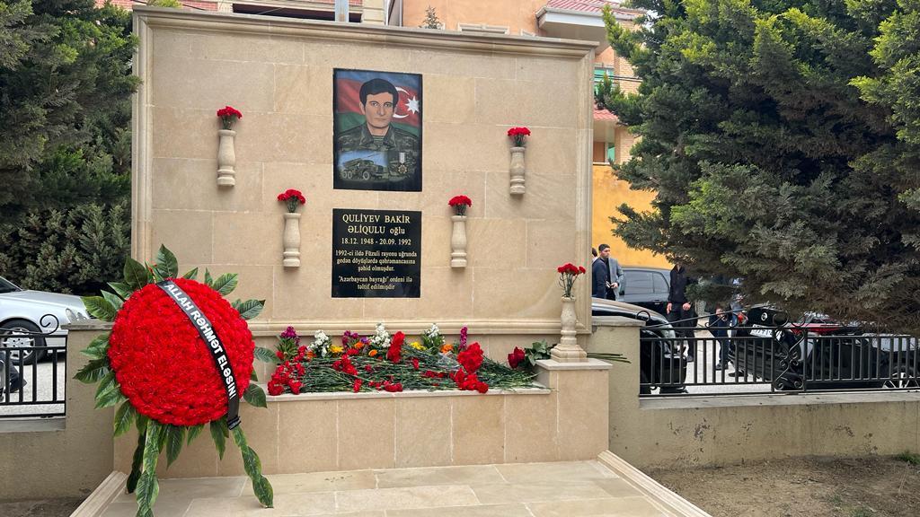 Badamdar qəsəbəsində şəhidin xatirə lövhəsinin açılışı olub