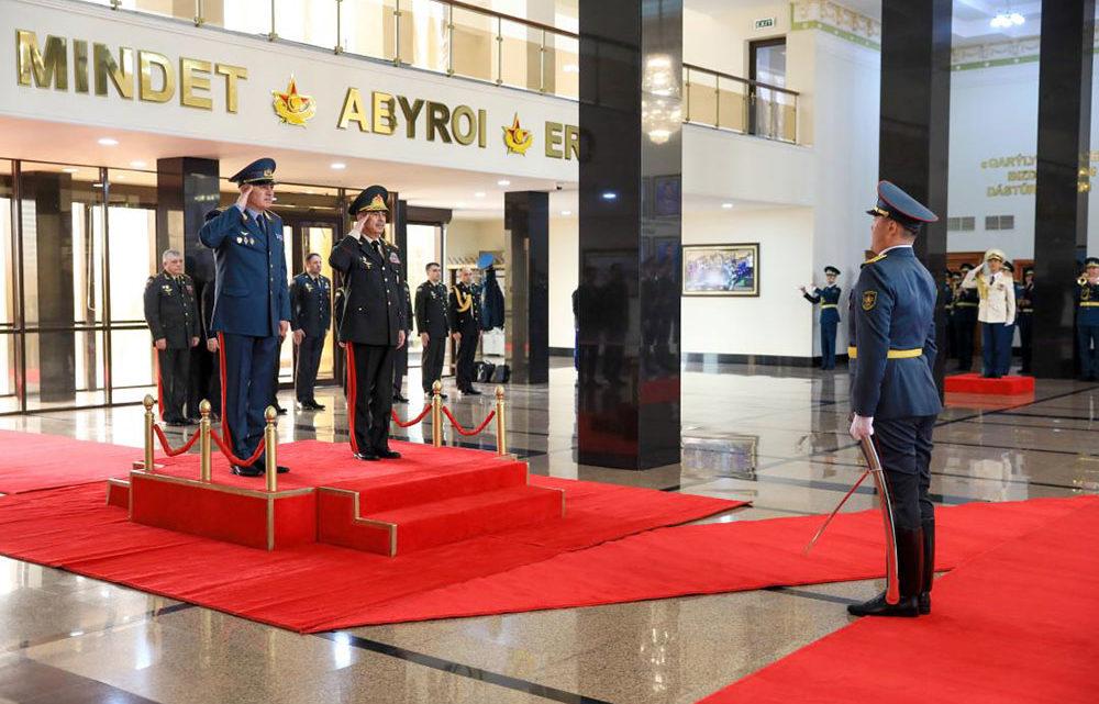Müdafiə naziri qazaxıstanlı həmkarı ilə görüşüb