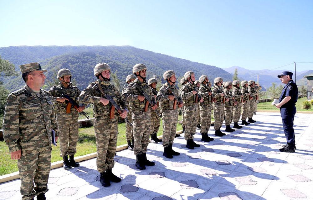 Baş prokuror Kamran Əliyev hərbi qulluqçularla görüşüb