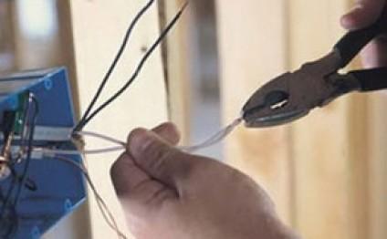 3 nəfəri elektrik cərəyanı vurdu