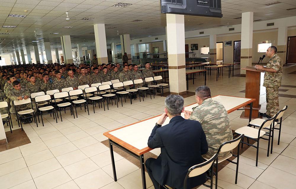 Dini Qurumlarla İş üzrə Dövlət Komitəsinin nümayəndələri hərbi qulluqçularla görüşüb