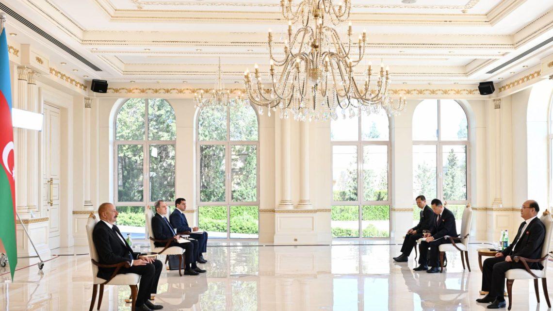 Prezident İlham Əliyev KXDR Azərbaycanda yeni təyin olunmuş səfirinin etimadnaməsini qəbul edib 