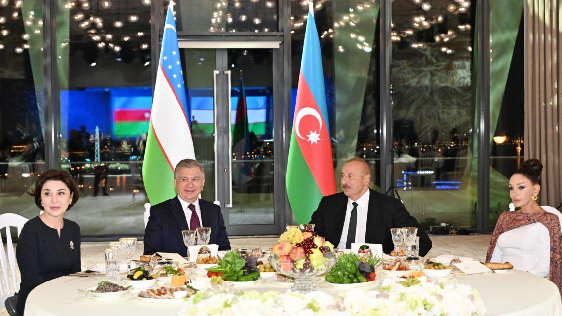 Özbəkistan Respublikasının Prezidenti Şavkat Mirziyoyevin və xanımı Ziroatxon Mirziyoyevanın şərəfinə dövlət ziyafəti verilib