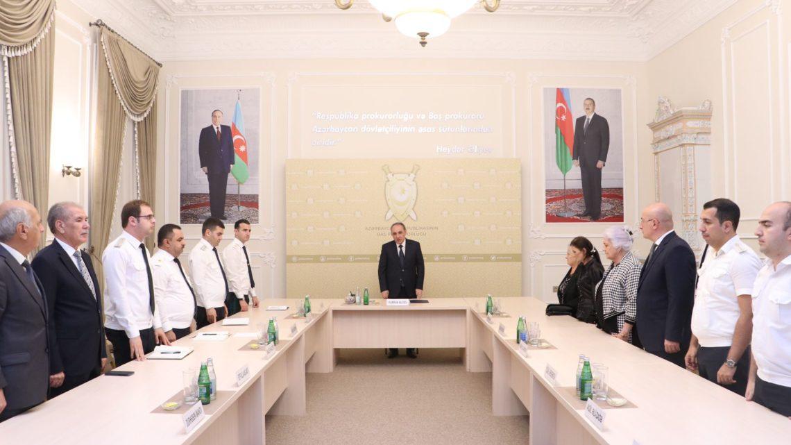 Baş Prokuror şəhid olan prokurorluq əməkdaşlarının ailə üzvləri, prokurorluğun veteranları və vətən müharibəsində iştirak edən prokurorluq işçiləri ilə görüşüb