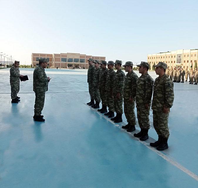 Xidmət müddəti başa çatan hərbi qulluqçuların tərxis olunması üzrə tədbirlər davam edir