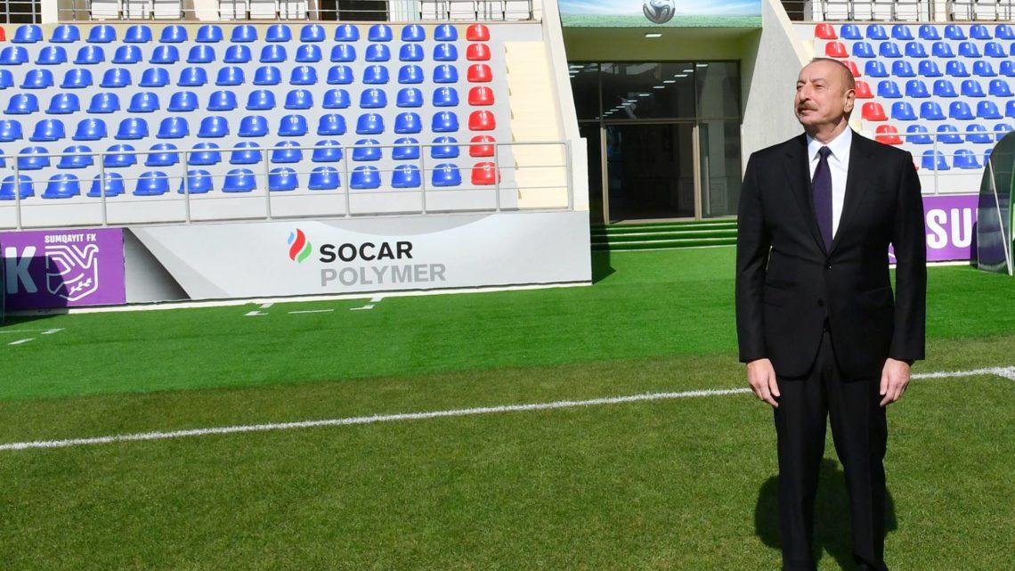 İlham Əliyev Mehdi Hüseynzadə adına Sumqayıt şəhər stadionunda yaradılan şəraitlə tanış olub
