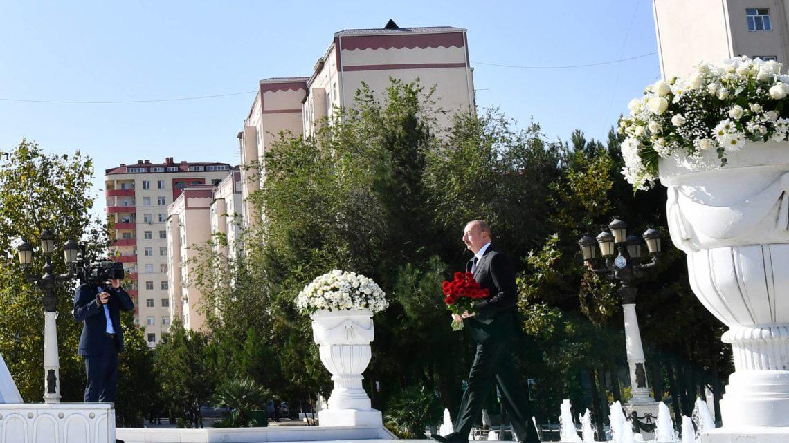 Prezident İlham Əliyev Sumqayıt şəhərində Ulu Öndər Heydər Əliyevin abidəsini ziyarət edib