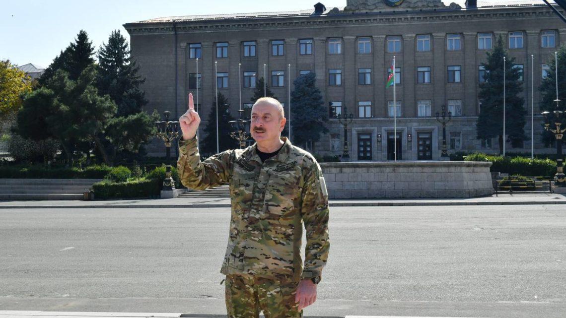 Prezident İlham Əliyev Xankəndi şəhərində Azərbaycan Respublikasının Dövlət Bayrağını ucaldıb və çıxış edib