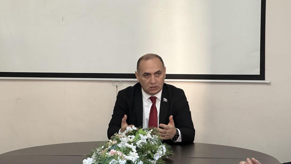 Gənclərin ərəb dilini öyrənməyə maraq və həvəsləri məni həqiqətən də heyrətə gətirdi