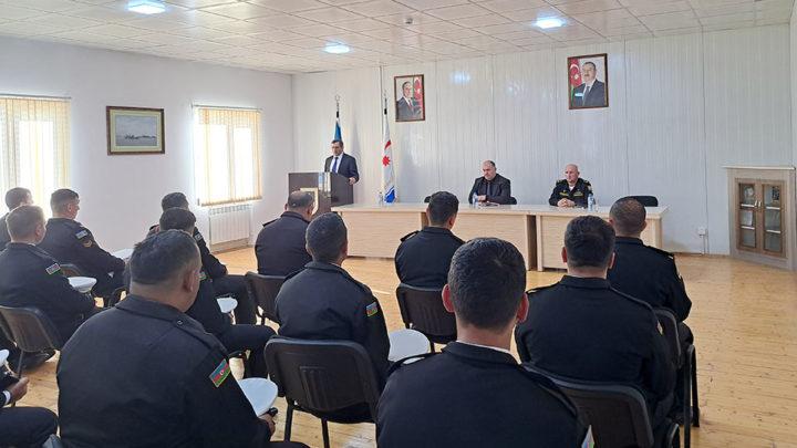 Komitə nümayəndələri HDQ-də hərbi qulluqçularla görüşüb