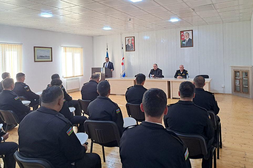 Komitə nümayəndələri HDQ-də hərbi qulluqçularla görüşüb