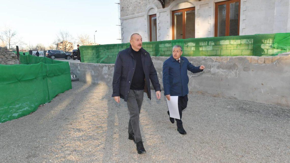 Prezident Şuşada 23 binadan ibarət ilk yaşayış kompleksində aparılan tikinti işlərinin gedişi ilə tanış olub