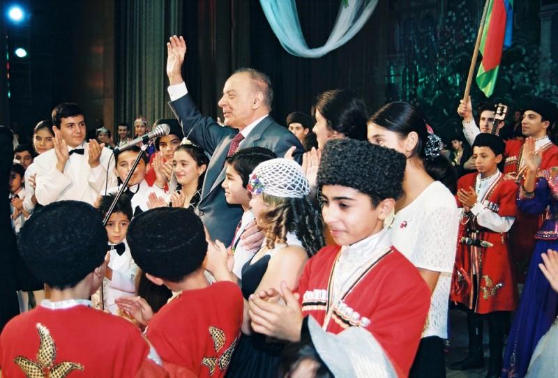 Uşaqlar Heydər Əliyevlə hər görüşdən sonsuz coşqu, böyük ilham alırdılar 