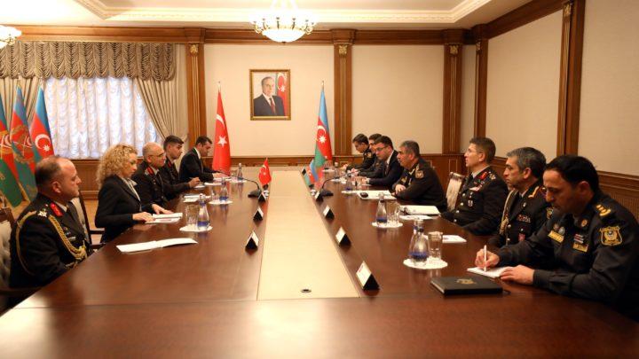 Müdafiə naziri Zakir Həsənov ordu generalı İrfan Özsert ilə görüşüb