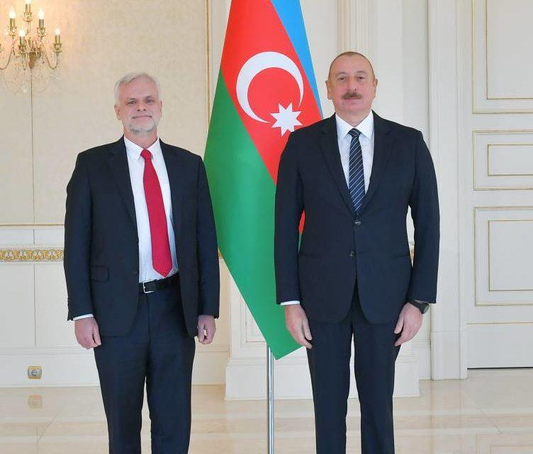 Prezident ölkəmizdə yeni təyin olunmuş səfirinin etimadnaməsini qəbul edib 