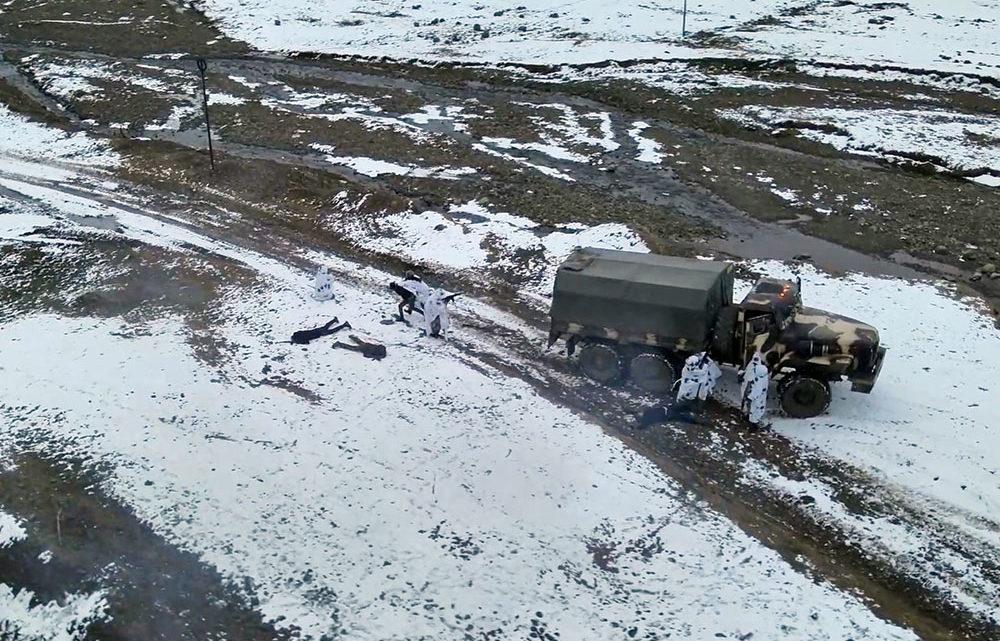 Komando bölmələrinin taktiki-xüsusi hazırlıq üzrə məşğələləri davam edir