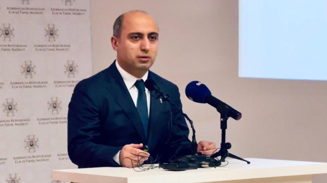 Emin Əmrullayev: “Məktəblər qızılcaya görə bağlanmayacaq və distant təhsilə keçirilməyəcək”