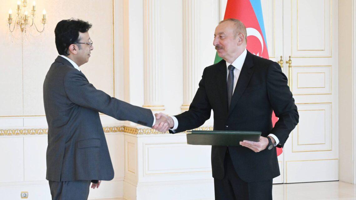 Prezident İlham Əliyev Pakistanın Azərbaycanda yeni təyin olunmuş səfirinin etimadnaməsini qəbul edib
