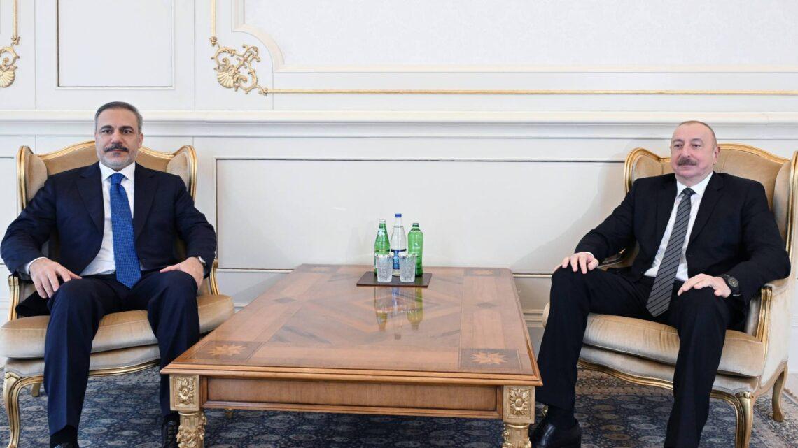 Prezident İlham Əliyev Türkiyənin xarici işlər nazirini qəbul edib