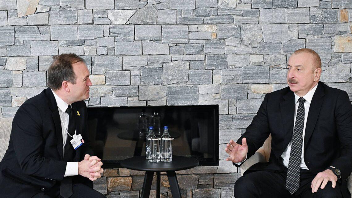 Prezident İLham Əliyev Davosda ABŞ-nin Xristian Liderlər Konqresinin rəhbəri ilə görüşüb
