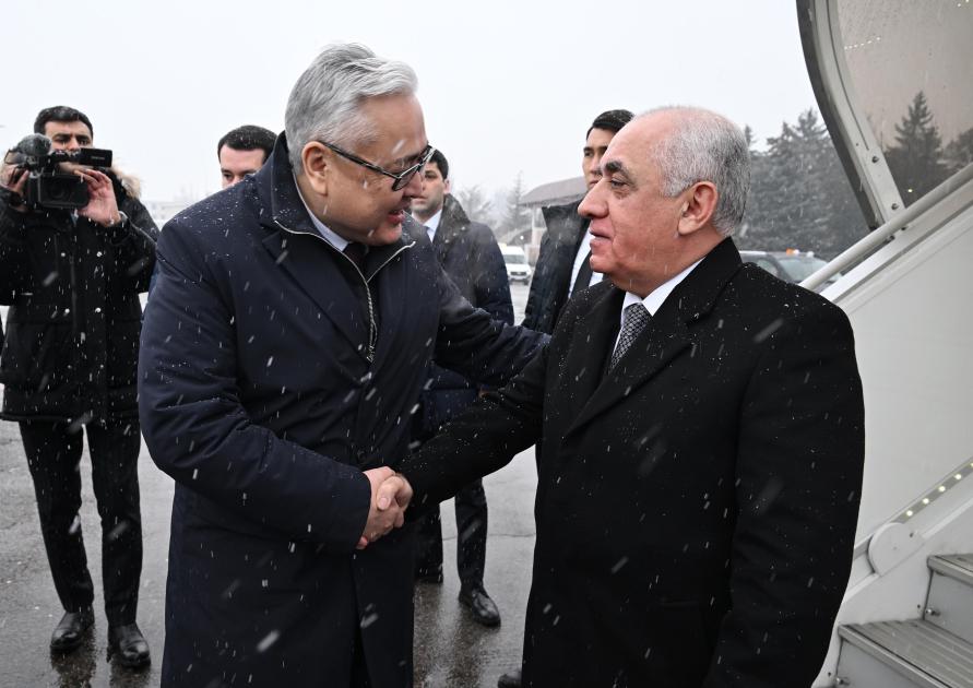 Baş nazir Əli Əsədov qazaxıstanlı həmkarının dəvəti ilə Almatıya işgüzar səfər edib