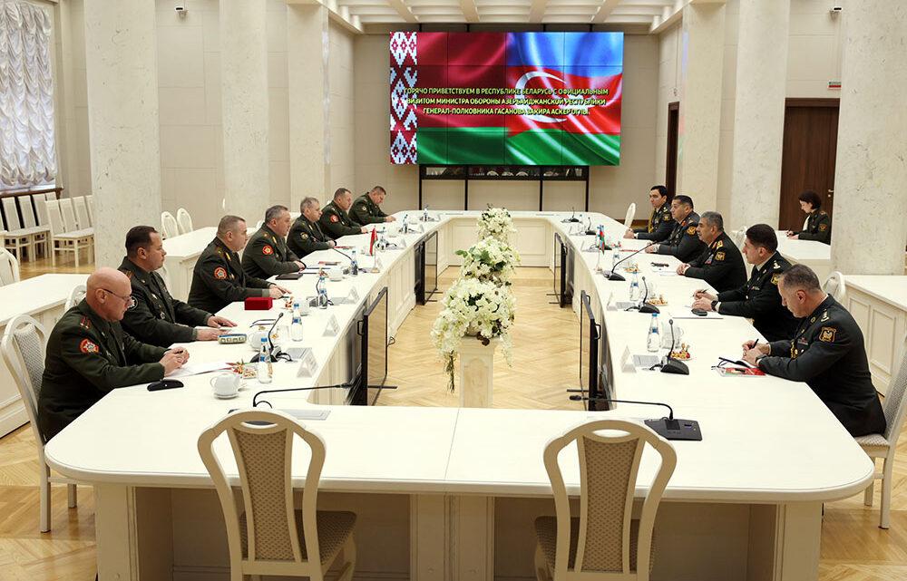 Minskdə Azərbaycan və Belarus müdafiə nazirləri görüşüb
