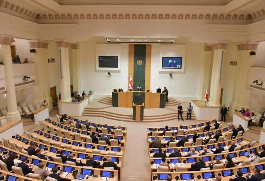 Gürcüstan parlamenti müxalif partiyanın deputatlarının mandatlarını ləğv edib