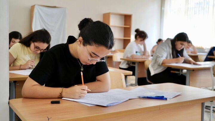 Doqquzuncu siniflərin NƏZƏRİNƏ