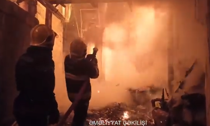 Bakıda 4 otaqlı ev yanıb