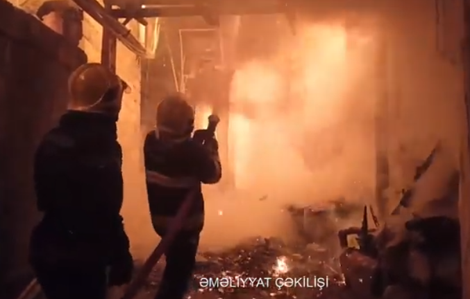 Bakıda 4 otaqlı ev yanıb