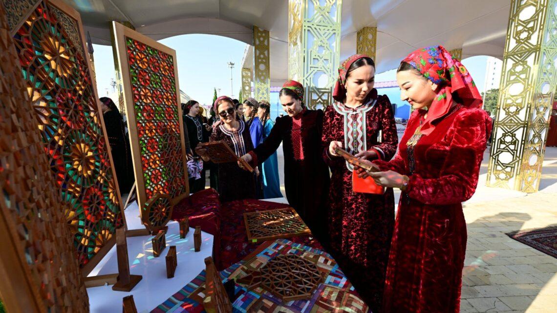 Azərbaycanın milli irsi Türkmənistanda böyük maraqla qarşılandı