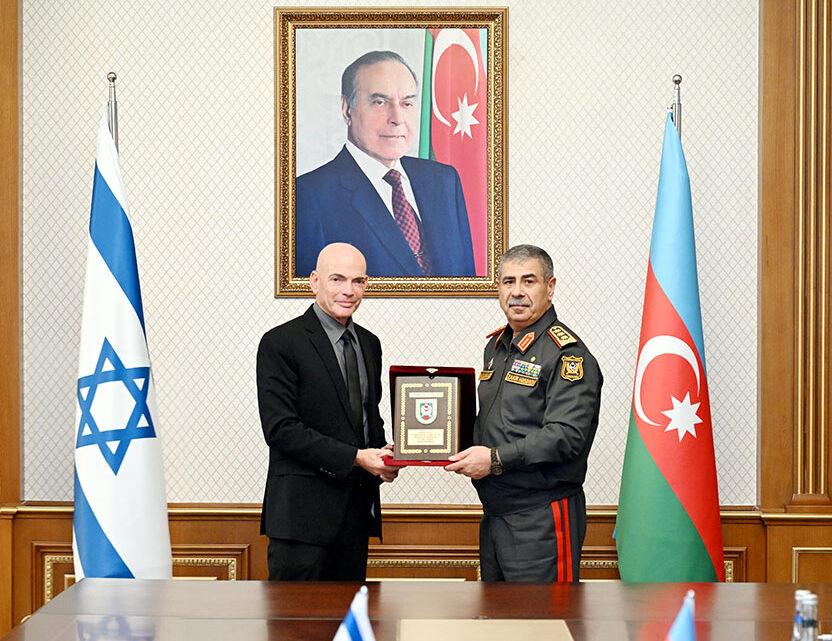 Azərbaycan müdafiə naziri İsrail nümayəndə heyətini qəbul edib