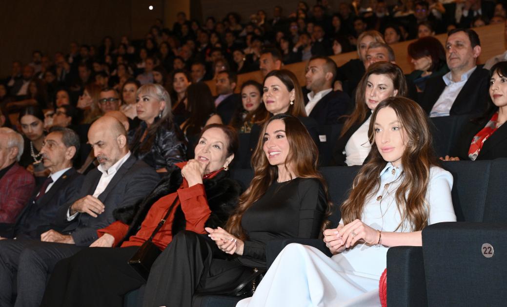 Arzu Əliyeva və Alena Əliyeva “Tağıyev: Məktəb” bədii filminin təqdimatında iştirak ediblər