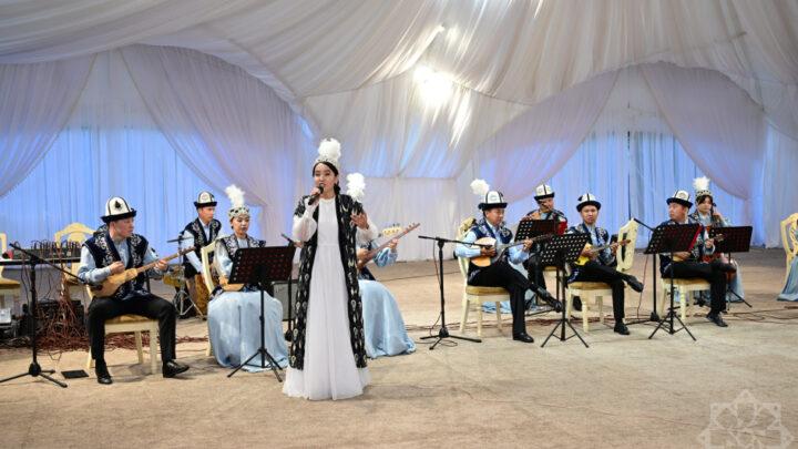 Dostluq ab-havası: Qırğızıstanda azərbaycanlı jurnalistlər üçün konsert təşkil olunub