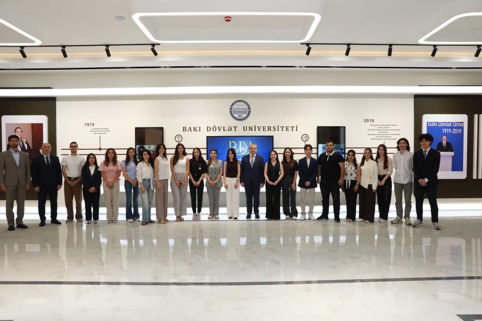 Xaricdə təhsil üzrə Dövlət Proqramının qalibi olan BDU məzunlarının bir qrupu ilə görüş