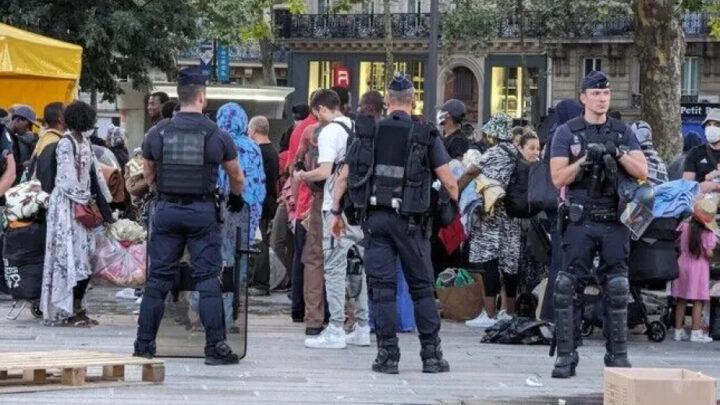 Fransada yüzlərlə evsiz şəxs toplaşdıqları meydandan çıxarılıb