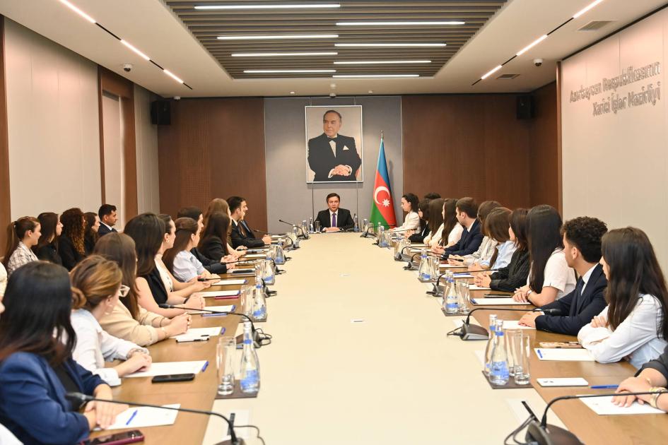 “Maarifçi” proqramının iştirakçıları Azərbaycanın xarici siyasətinin prioritetləri barədə məlumatlandırılıb