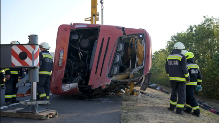 Macarıstanda yol qəzasında 12 nəfər ölüb