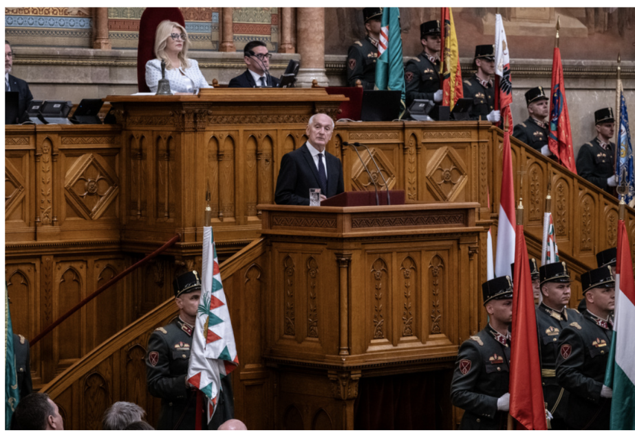 Macarıstanın yeni Prezidenti and içib