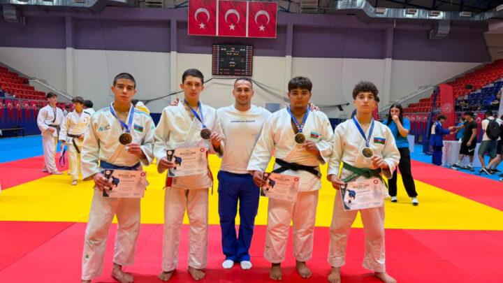 Yeniyetmə cüdoçularımız Türkiyədə 4 medal qazanıblar