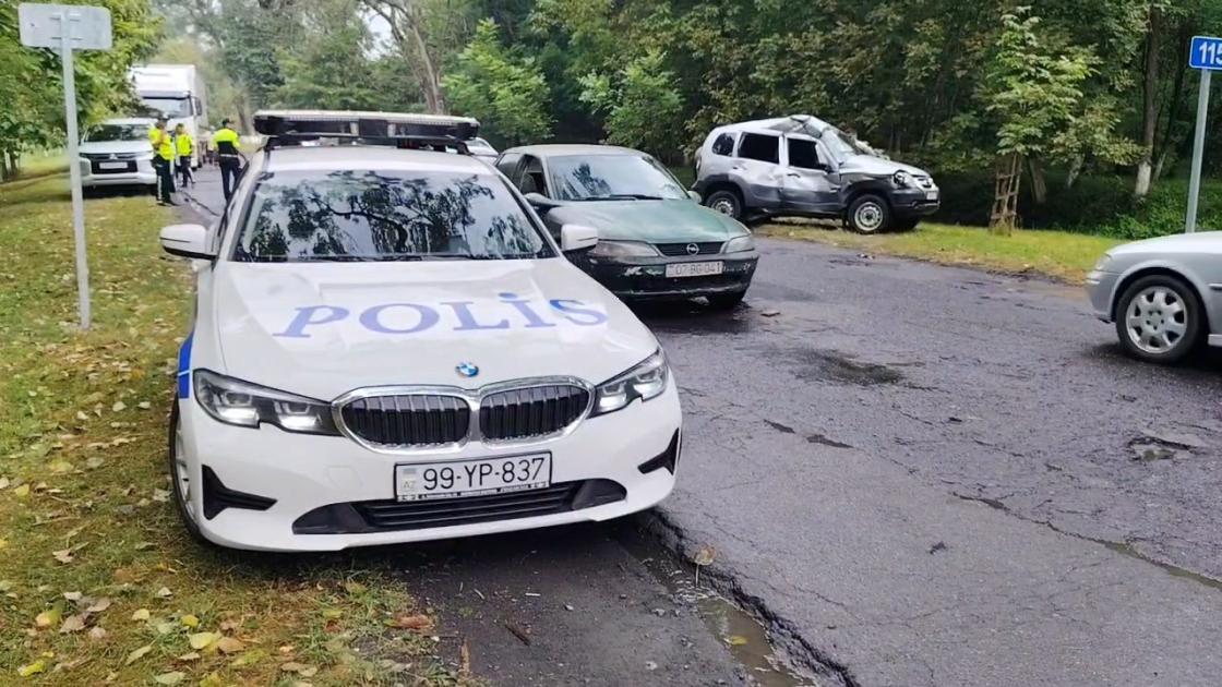 Zaqatalada TIR-la minik maşını toqquşub, xəsarət alanlar var 