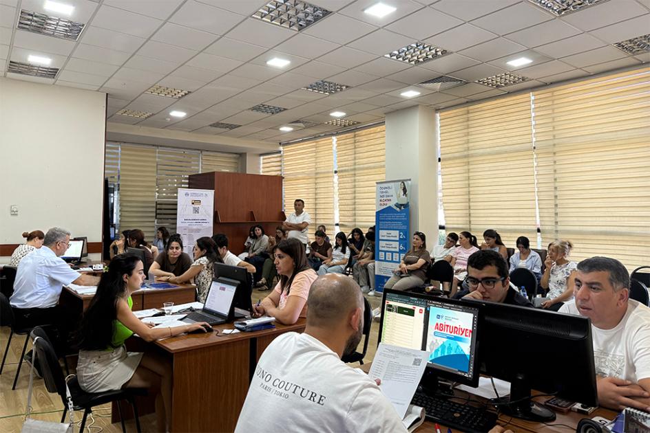 Abituriyentlərə peşəkar məsləhət və informasiya dəstəyi göstərilir
