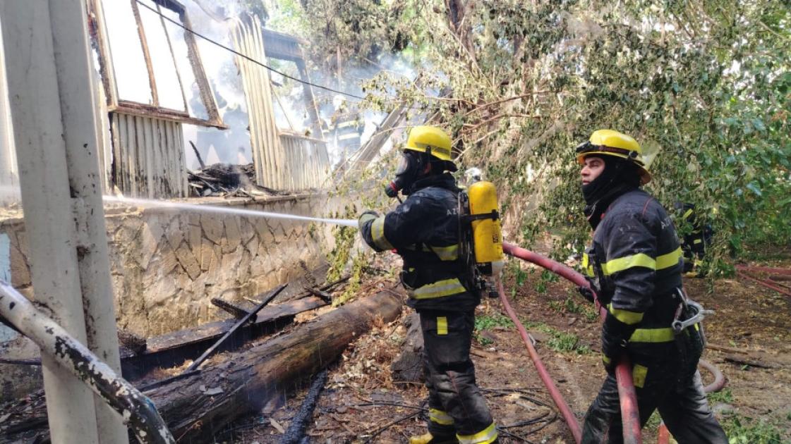 Binəqədidə istifadə olunmayan tikilidə baş verən yanğın söndürülüb