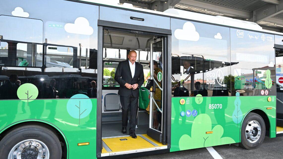 İlham Əliyev Naxçıvanda elektrik mühərrikli yeni avtobuslara baxıb, dəmir yolu infrastrukturunda aparılan yenidənqurma işləri ilə tanış olub