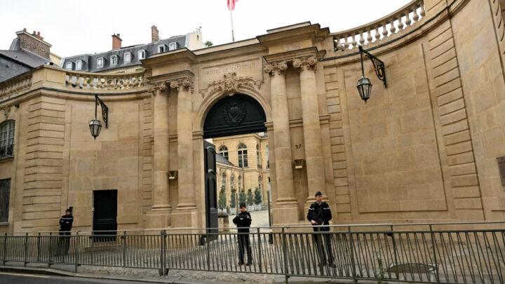 Fransada Baş nazirin xidmətlərində baş vermiş intiharlarla bağlı istintaq başlayıb