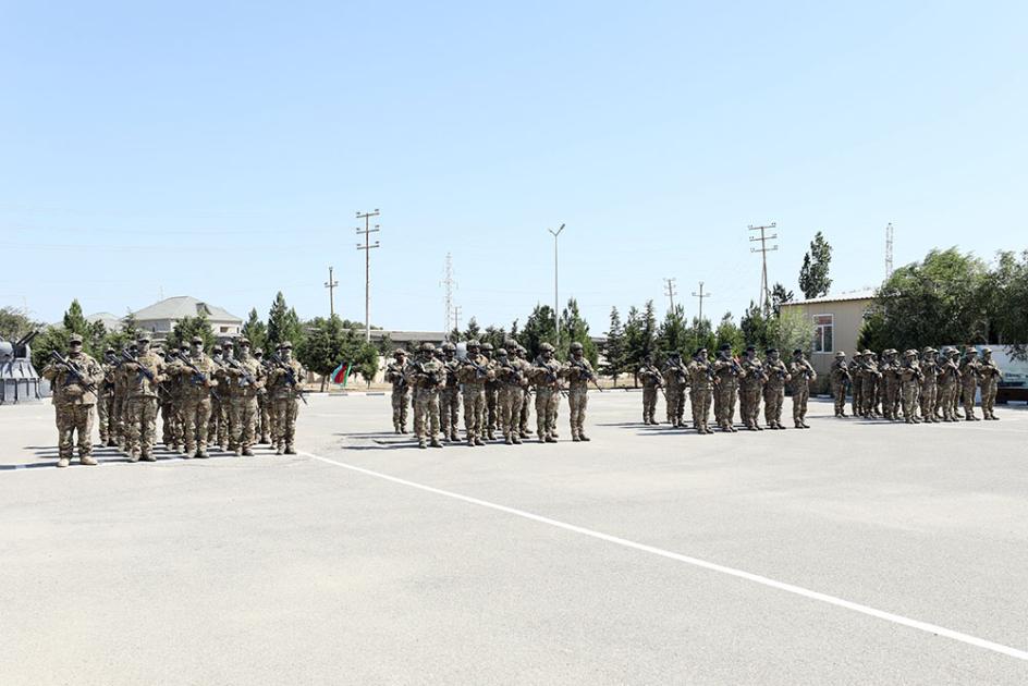“Partlayıcı döyüş sursatlarının zərərsizləşdirilməsi kursu”nu başa vuran məzunlara sertifikatlar təqdim olunub
