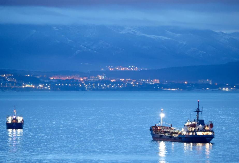 Novorossiysk yaxınlığında hücuma məruz qalan gəminin heyəti təxliyə edilib