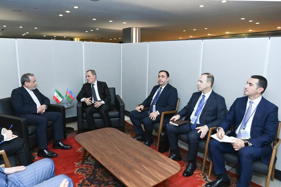 Azərbaycan və İran XİN rəhbərləri regional prosesləri müzakirə ediblər